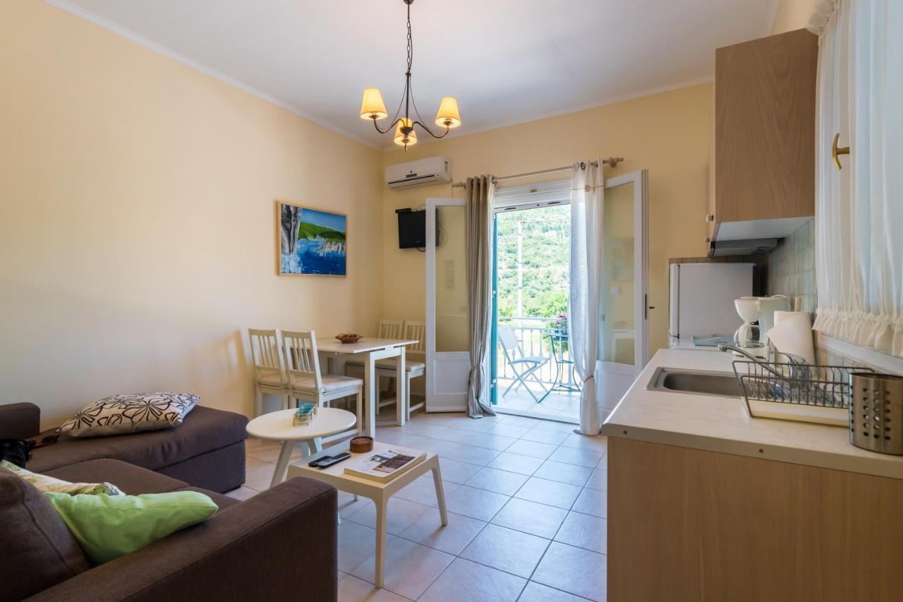 Ferienwohnung Avelia Blue Asprogerakata Exterior foto